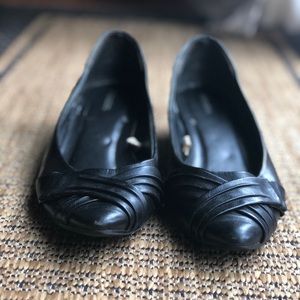 Black pointed toe flats
